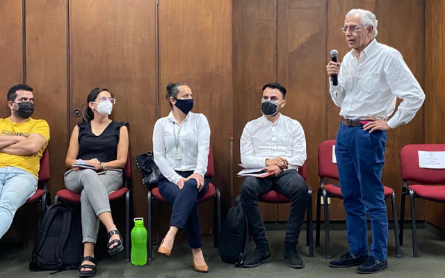 Encuentro de líderes productivos, académicos, culturales y autoridades departamentales en Ibagué.