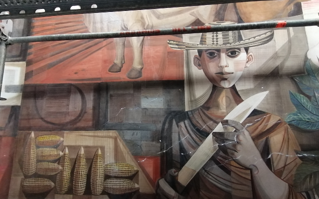 Detalle del mural de Enrique Grau previo a su restauración.