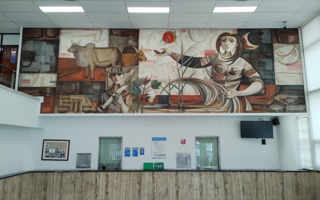 Restauración del mural de Enrique Grau en el Centro Cultural de Montería.