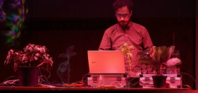 Entorno sintético música con plantas