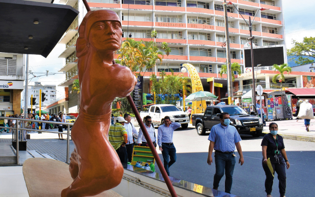 Escultura Boga, Edificio del Banco de la República en Ibagué.