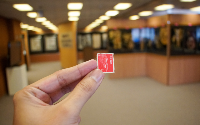Estampilla souvenir de la exposición permanente de la Colección Filatélica, en el Centro Cultural de Medellín.