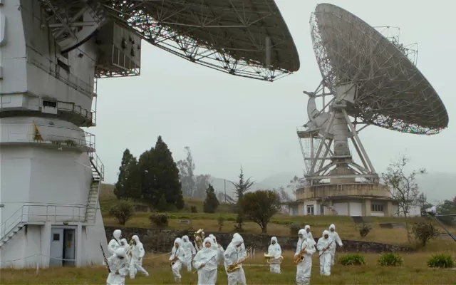La decanatura (Elkin Calderón (Bogotá, 1975) y Diego Piñeros (Bogotá, 1981)) Centro espacial satelital de Colombia (.) (.) Video 12 minutos 4 segundos Fotografía blanco y negro 150.5 x 185.2 cm. 2015 - AP6230