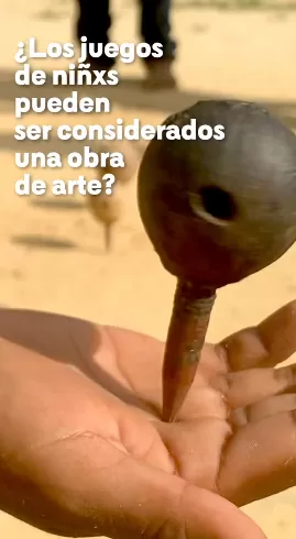 Exposición Juegos de niñxs en el MAMU, juego trompo.