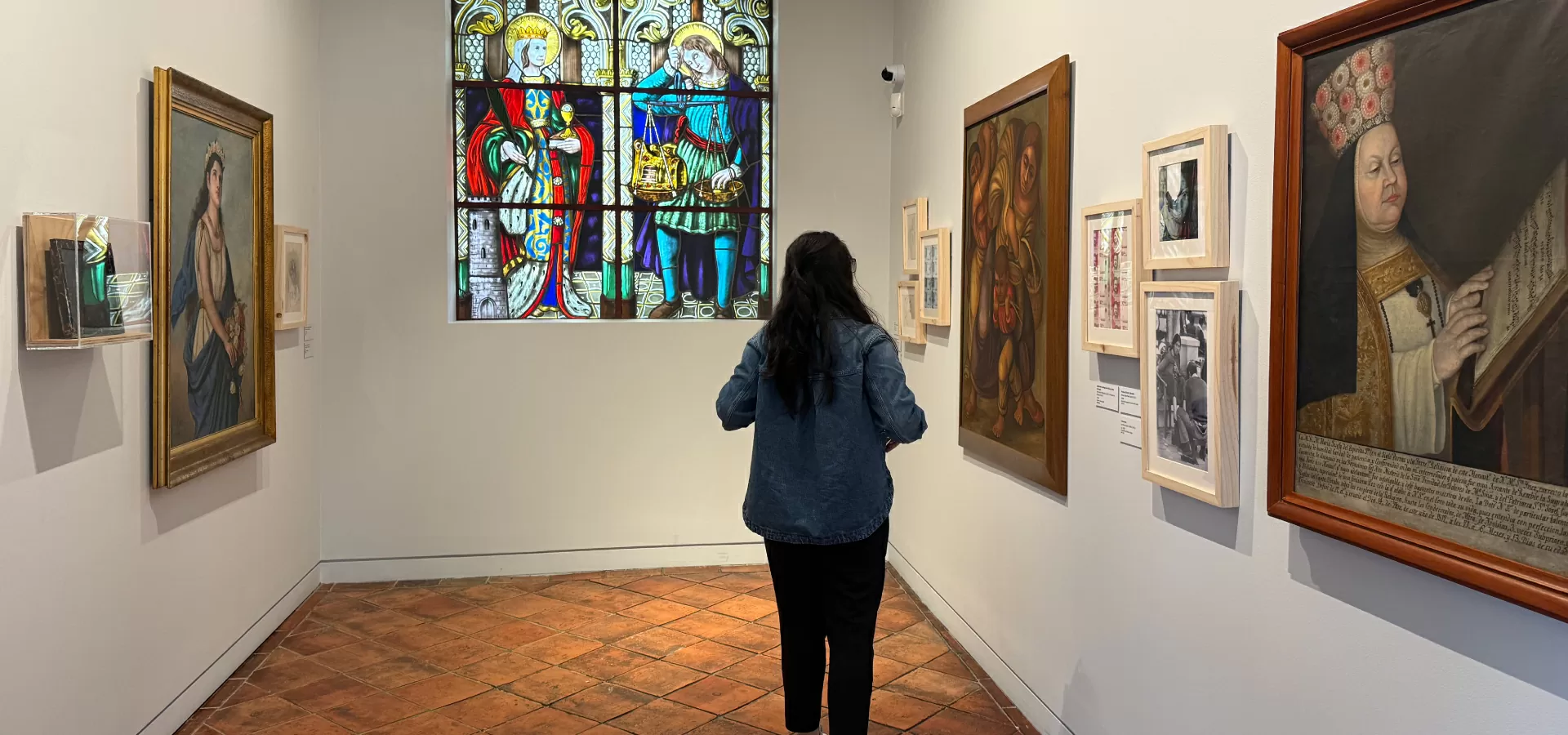 Exposición Ni rosas ni espinas en el Museo Casa de Moneda 2026.