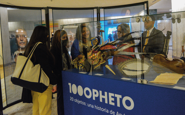 Exposición 20 objetos: una historia de Aruba y Curazao, 2023, en la Biblioteca Luis Ángel Arango.
