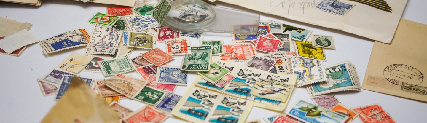 Detalle exposición permanente de la Colección Filatélica en el Centro Cultural de Medellín.