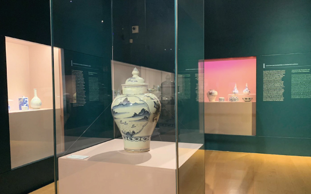 Exposición Cerámicas del Museo Nacional de Corea. Voces de una cultura milenaria, en el Museo del Oro de Bogotá.