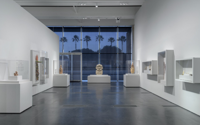 Installation view of the exhibition The Portable Universe / El Universo en tus Manos: Thought and Splendor of Indigenous Colombia, May 29, 2022 - Oct 2, 2022, Los Angeles County Museum of Art