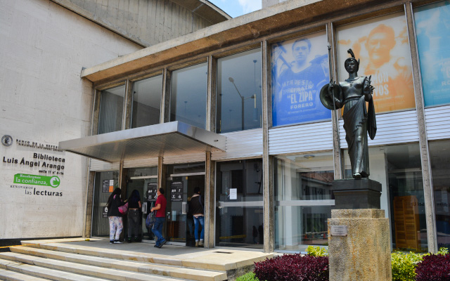 Entrada de la Biblioteca Luis Ángel Arango, 2022.