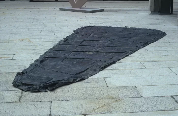 Flotsam and Jetsam, 1993. Láminas de plomo sobre quilla