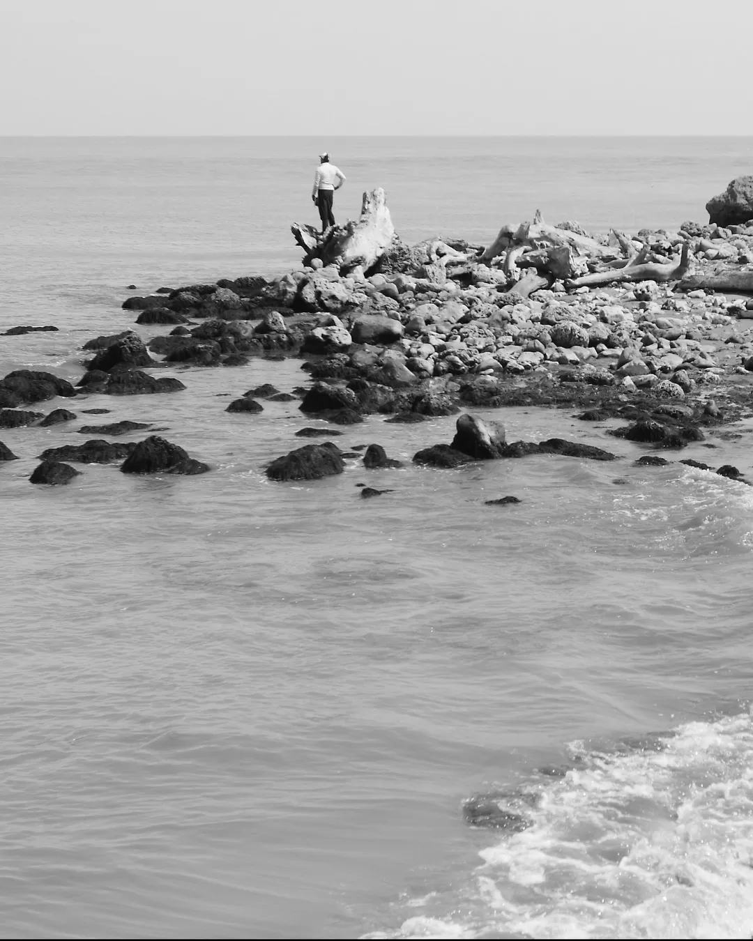 Foto a blanco y negro, del mar en Santa Marta