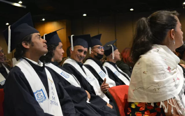 La Biblioteca fue escogida para ser escenario la graduación de básica primaria y bachillerato, en el marco del proyecto Habitar la BLAA.