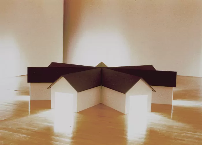 HAL IV, 1999. Madera, metal, vidrio, asbesto y sistema eléctrico.