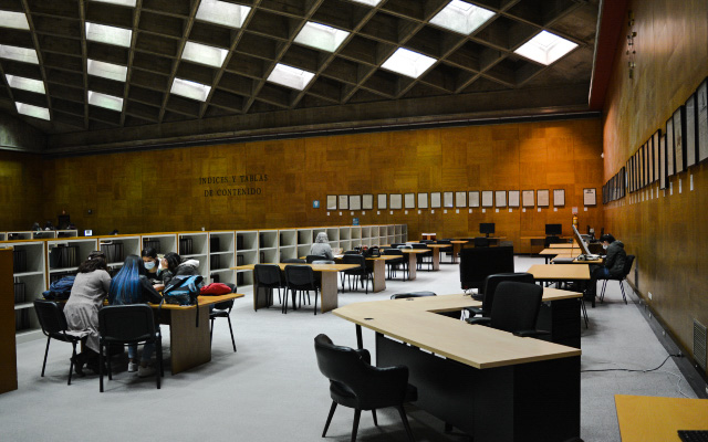 Sala de libros raros y manuscritos en la Hemeroteca de la Biblioteca Luis Ángel Arango, 2022.