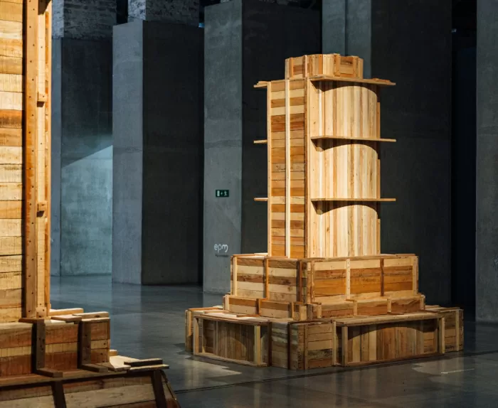 Instalación Héroes Mil del artista Juan Fernando Herrán