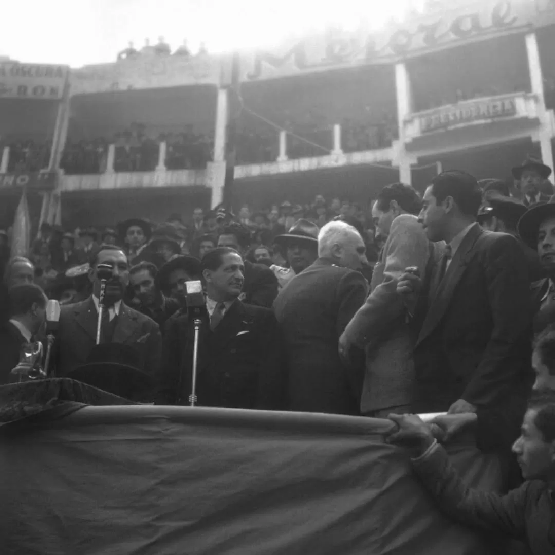 Jorge Eliécer Gaitán dando un discurso en Bogotá