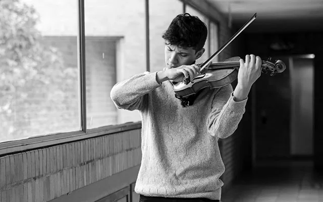 Juan Ballesteros Ovalle (Colombia), violín