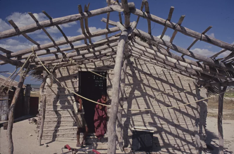 Casa en Carrizal. 1990. Diapositiva. Número topográfico: FT2604. Alberto Saldarriaga Roa.