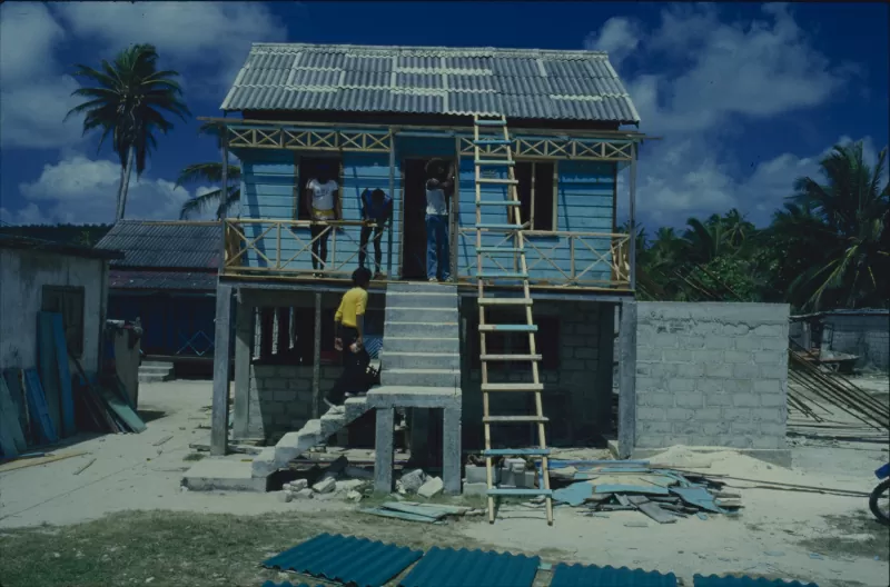 Casa en San Luis. 1985. Diapositiva. Número topográfico: FT2604. Alberto Saldarriaga Roa. 