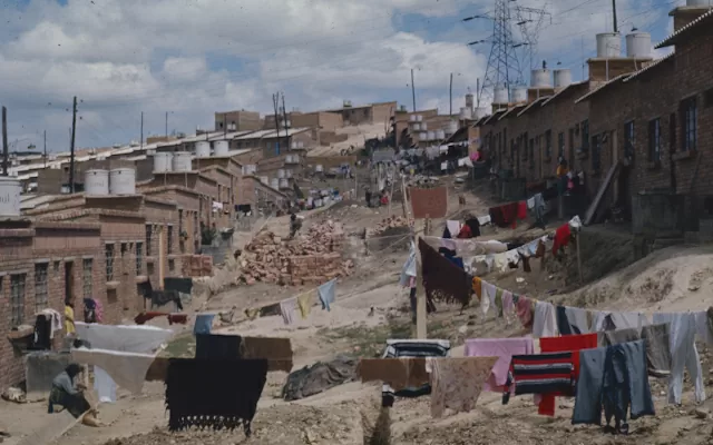 Casas de Las Lomas. 1973. Diapositiva. Número topográfico: FT2604. Alberto Saldarriaga Roa.