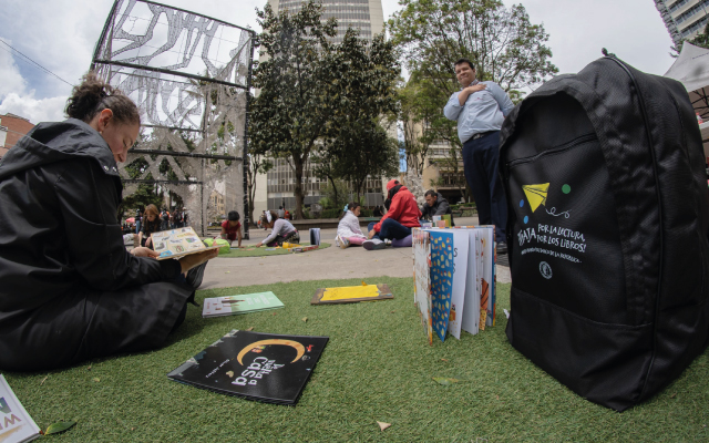 Actividades El parque ilustrado en el Parque Santander, realizados por la Biblioteca Luis Ángel Arango y el Museo del Oro.