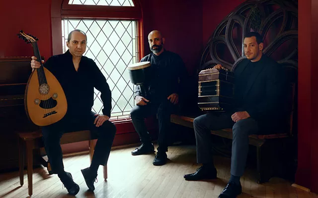 Les Arrivants (Argentina/Irán/Jordania), oud, bandoneón y percusión persa