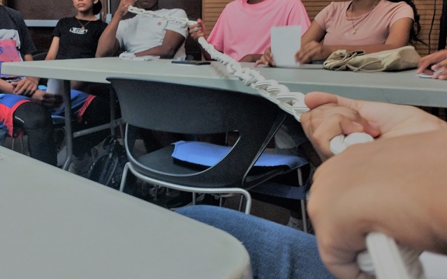Jóvenes participantes en el ejercicio de cartografía social en San Andrés