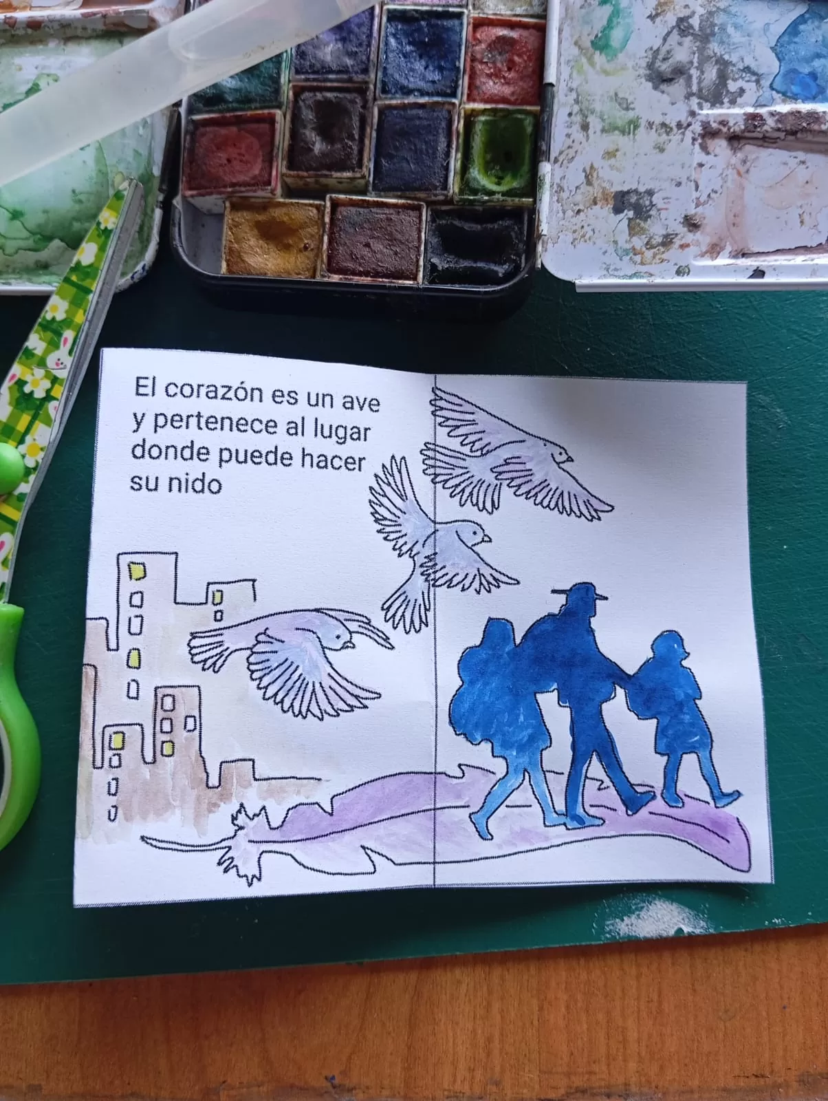 En la imagen se muestra una parte de un fanzine donde hay unas aves y la ilustración de unas personas caminando dando la espalda 