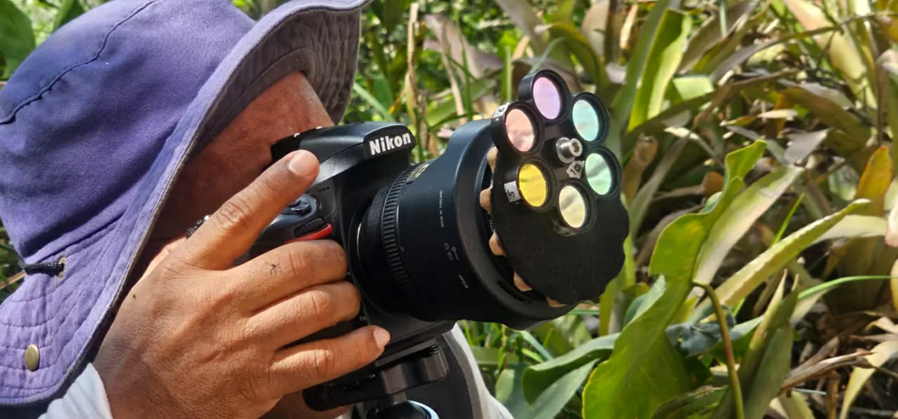 equipo fotográfico adaptado con filtros ópticos
