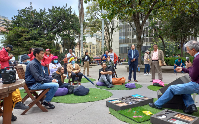 Mediación de las maletas didácticas del Museo del Oro, como parte del proyecto "Parque Santander. El parque ilustrado"