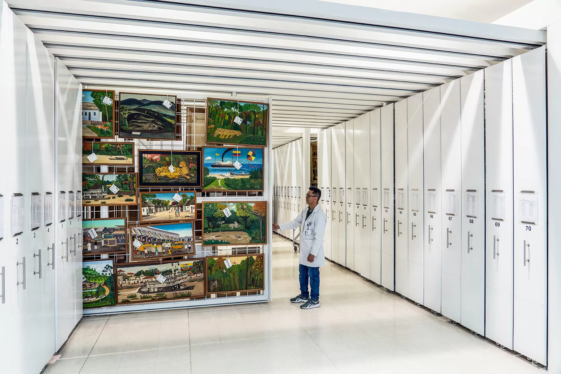 Interior de las salas y la reserva del Museo del Arte Miguel Urrutia - MAMU