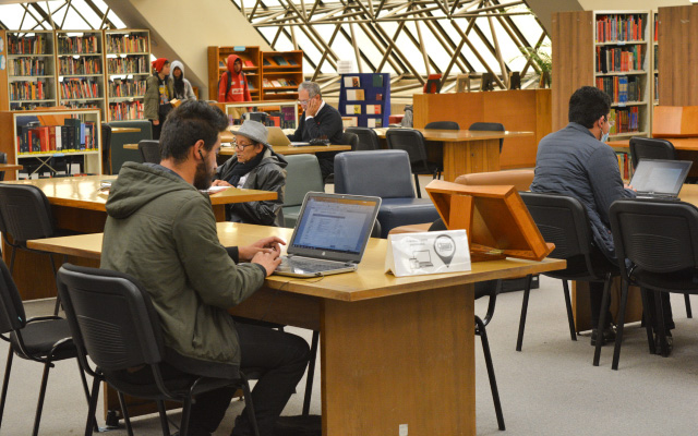 Sala colecciones básicas, segundo piso de la Biblioteca Luis Ángel Arango (BLAA).