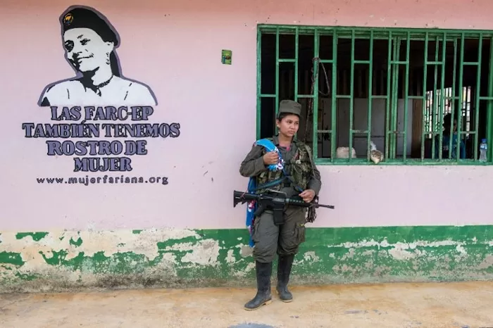 Serie fotográfica capítulo “Gun Jungle Girl”. Mujer combatiente