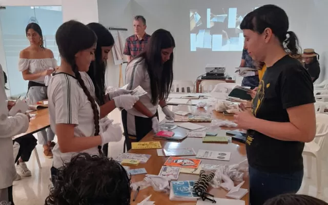 Taller Archivando Historietas. La cultura fanzine. En el Centro de Documentación Regional de Cali.