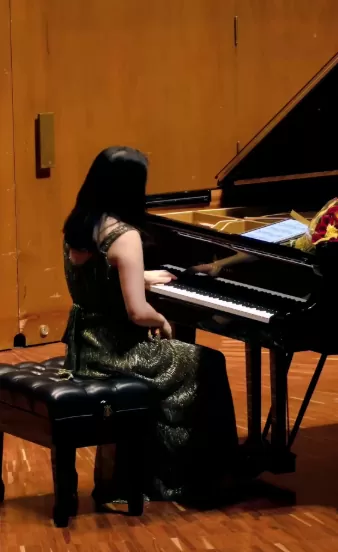 Pianista Claire Huangci en la Temporada Digital de Conciertos del Banco de la República 2026.