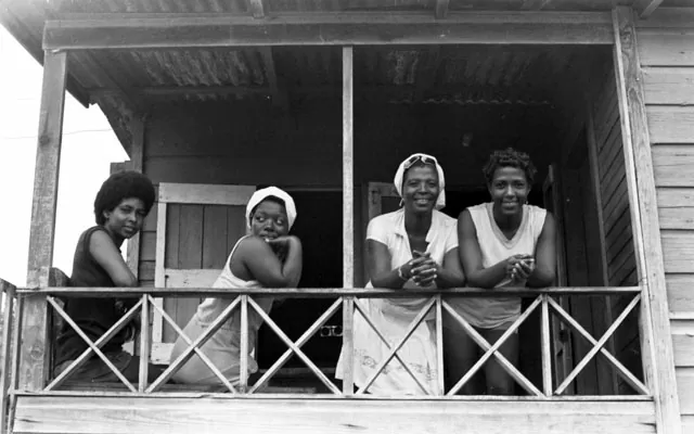 Vecinas en balcón de San Andrés 