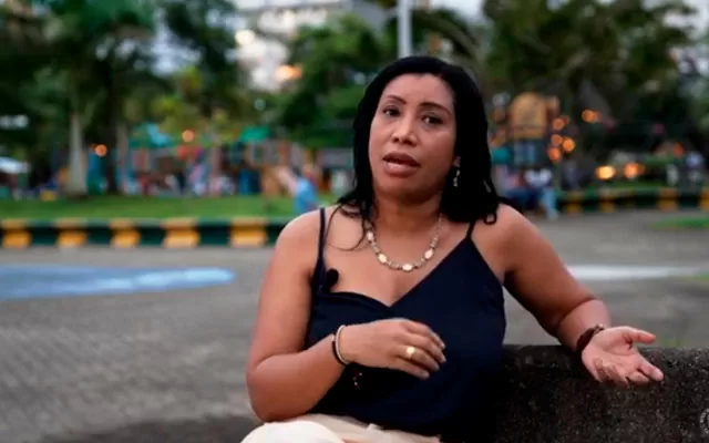 Luz Stella Díaz hablando de la Vivienda Vernácula en el Pacífico Colombiano