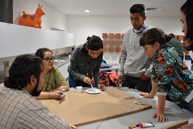 A partir de las imágenes y relatos producidos en los ejercicios anteriores, los participantes escogieron una imagen, texto, relato o tema para hacer la maqueta de su propuesta de pintura.  