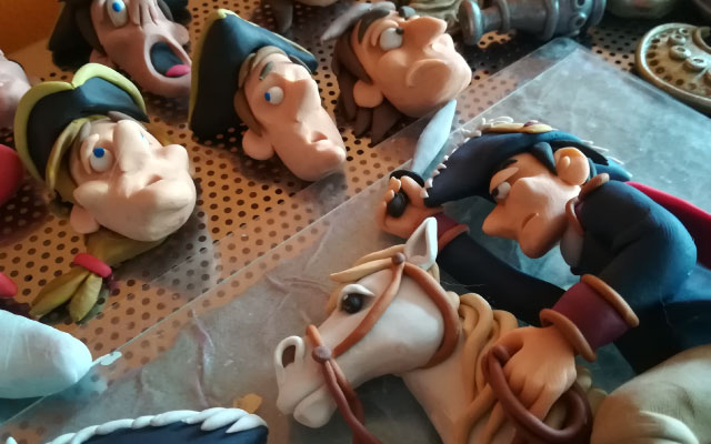 Detrás de cámaras de la producción del Glosario de la Independencia en pastilina, una producción de Se lo explico con plastilina para la Subgerencia Cultural del Banco de la República.