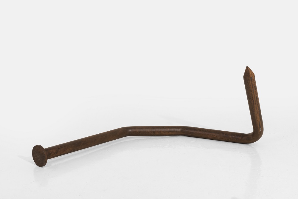 Clavos torcidos Obra de los carpinteros, la cosa está candela.2013 - Hierro Fundido