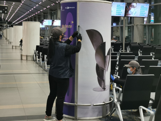 Montaje de la exposición Galería El Dorado