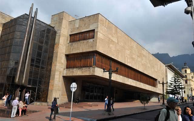 Fachada Biblioteca Luis Ángel Arango.