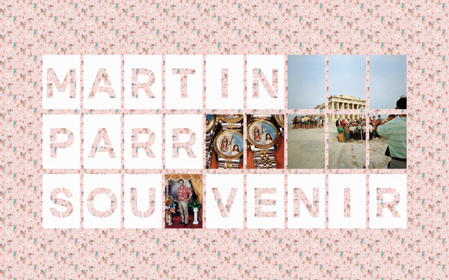 Imagen de la fachada de la exposición Martín Parr: Souvenir