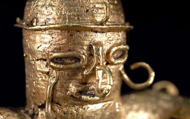 Figura votiva antropomorfa muisca (600 d.C. - 1600 d.C.), Muzo, Boyacá. 7,5 x 6 cm. Detalle