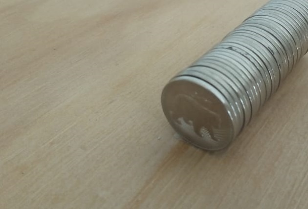 Nuevos nombres, Salario Mínimo obra de Vanessa Sandoval. 2018 - 781.242 pesos colombianos en monedas de 50 pesos