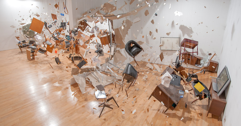 Show room lisboa, la cosa está candela obra los carpinteros.2017 -  Pared de pladur, nylon de pescar y muebles