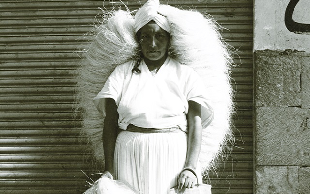 Urbes Mutantes: Fotografía Latinoamericana 1941 - 2012. Identidades. Nuestras señora. Oaxaca 1976. Graciela Iturbide.