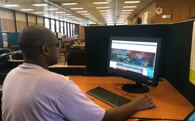 Servicio Recursos Electrónicos de la Red de Bibliotecas del Banco de la República, en Medellín.