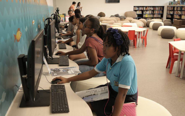 Servicio Recursos Electrónicos de la Red de Bibliotecas del Banco de la República, en San Andrés.